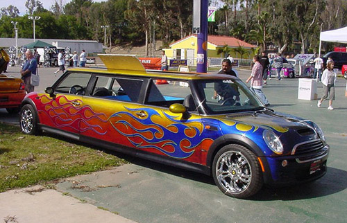 01-weird-limos-mini-goes-maxi.jpg