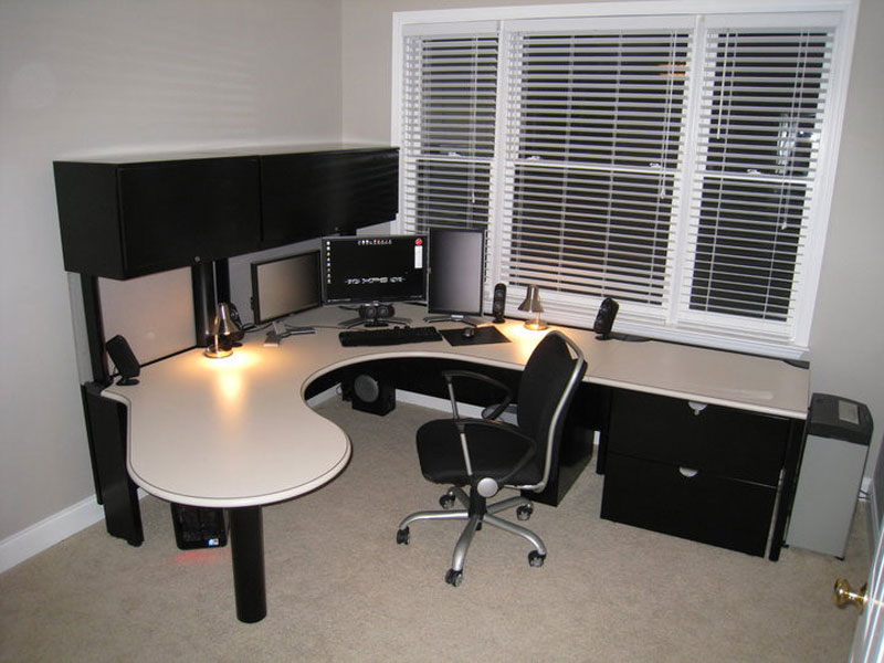 3. Specious desk and a wide window