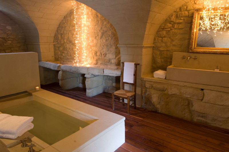 05. Medieval bathroom at Clos du Léthé