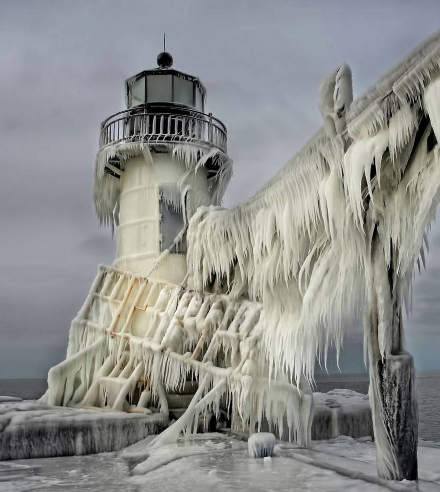 Natural masterpieces of ice