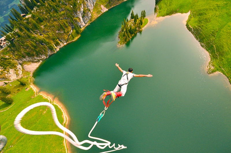 Bungee jumping