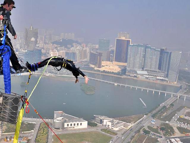 Bungee jumping