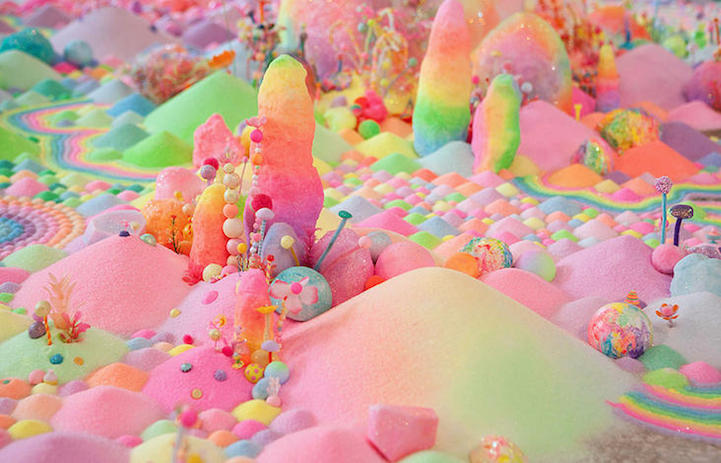 Spectacular glitter and sugar floor installations