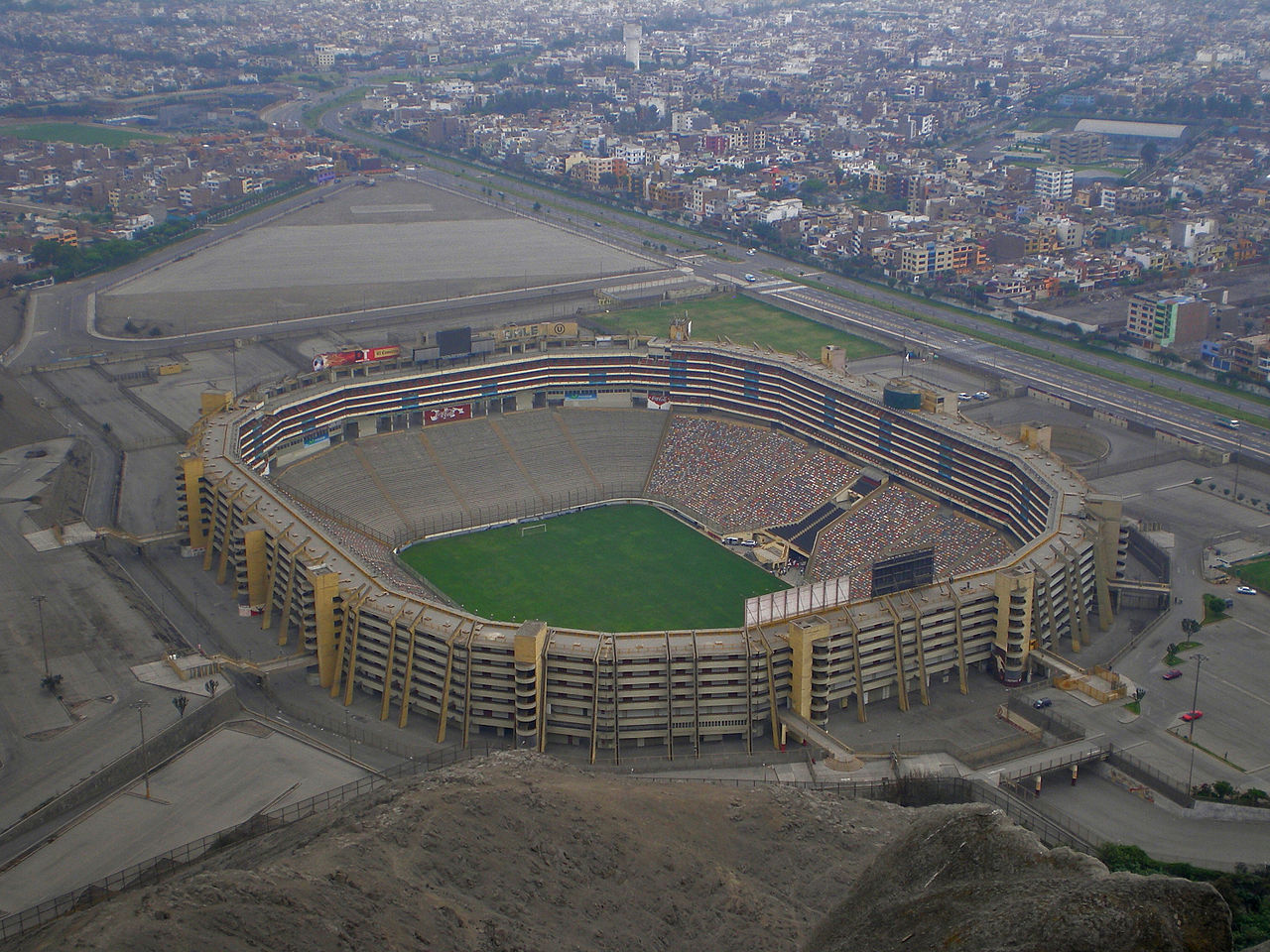 20 largest soccer stadiums of the world