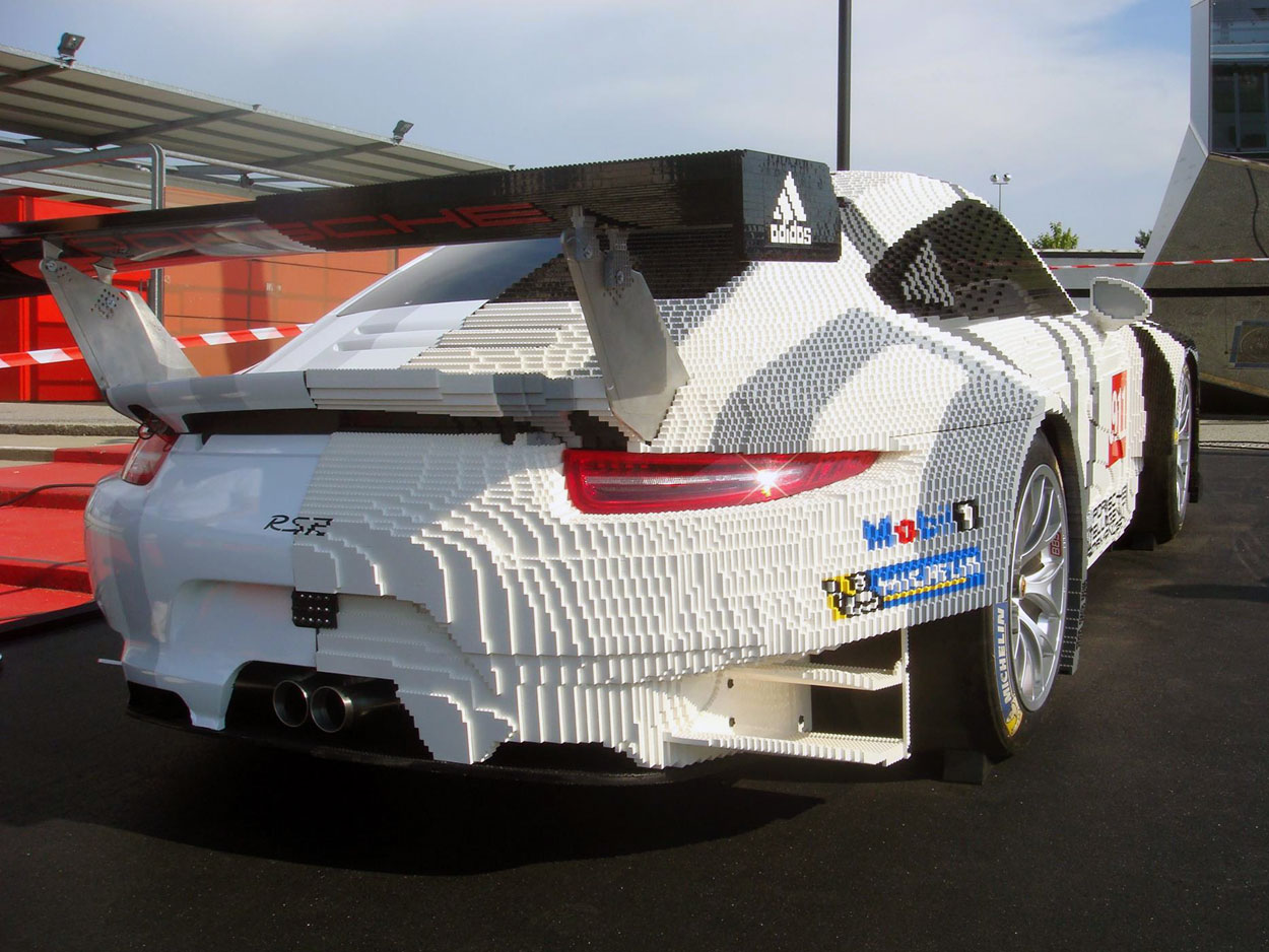 Porsche 911 RSR made of Lego