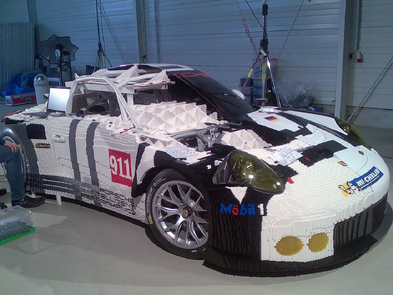 Porsche 911 RSR made of Lego