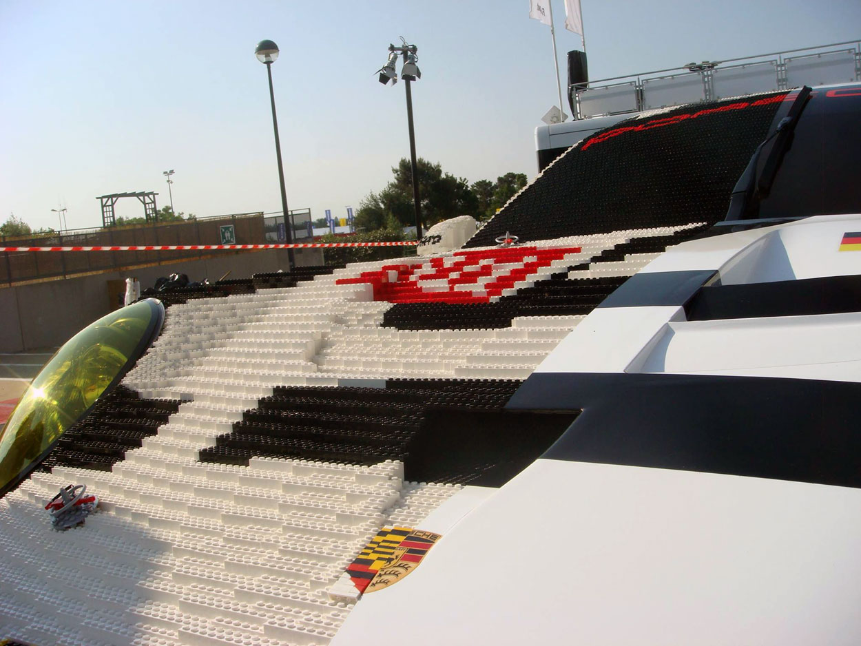 Porsche 911 RSR made of Lego