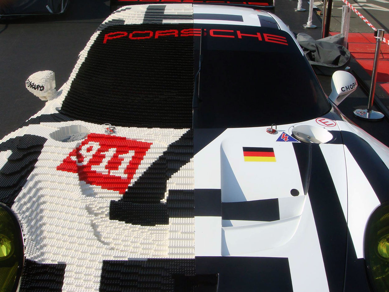 Porsche 911 RSR made of Lego