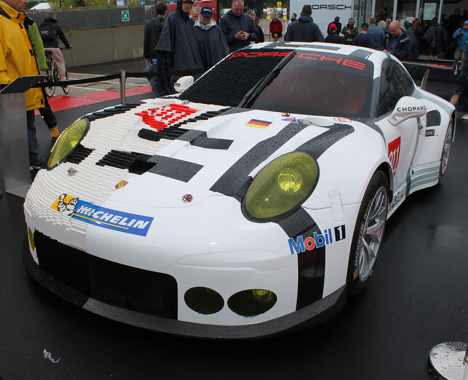 Porsche 911 RSR made of Lego