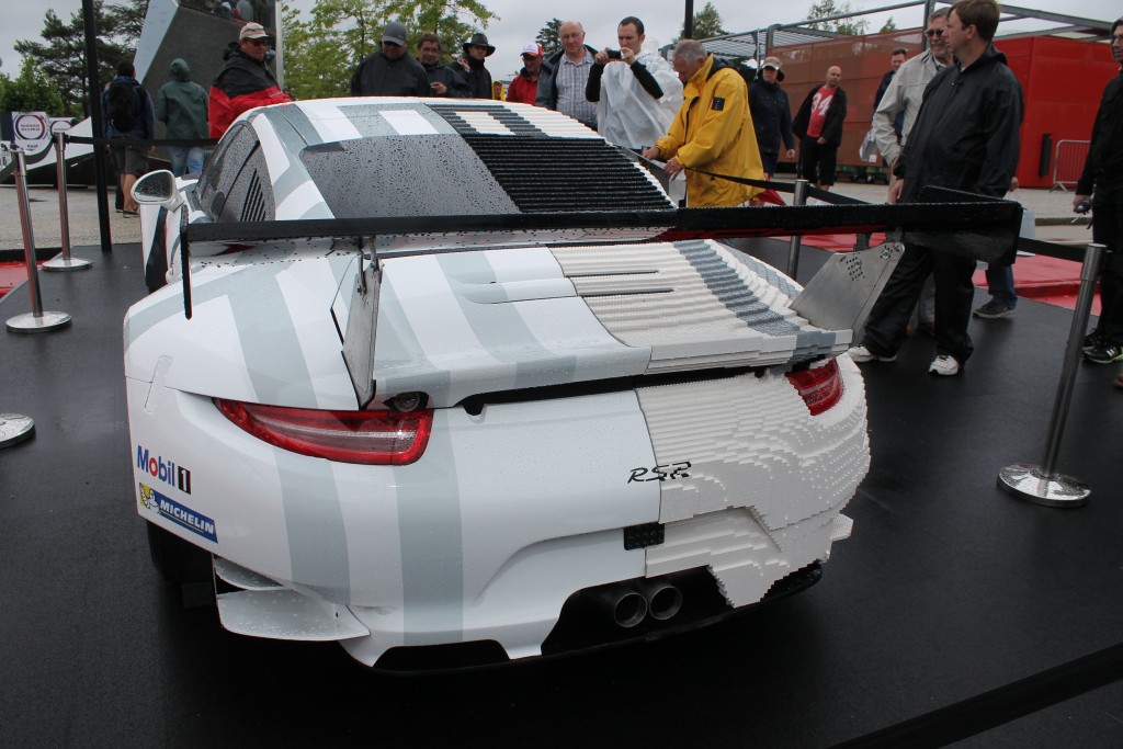 Porsche 911 RSR made of Lego