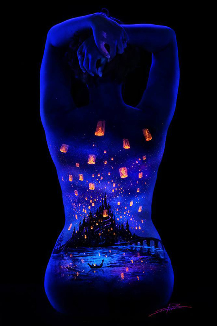 The fluorescent body art