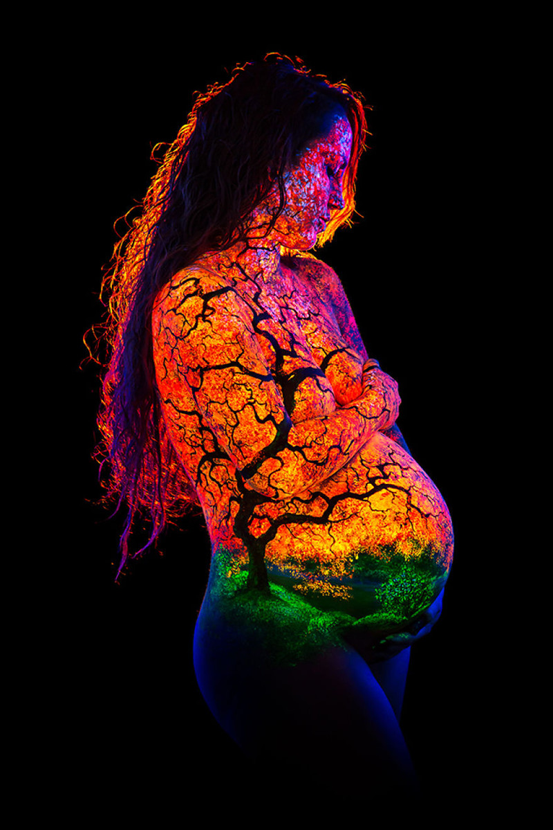 The fluorescent body art