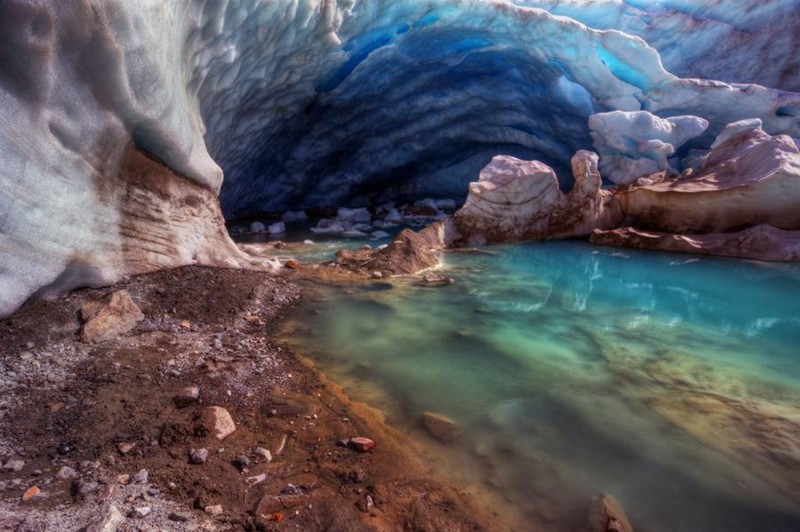 6. Sandy Glacier Caves, USA