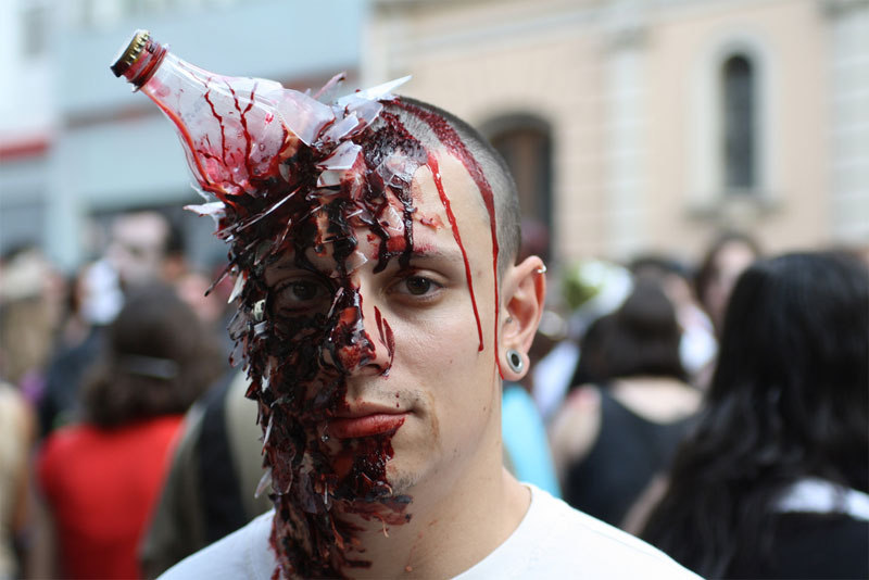 13. Bottle to the head makeup at the São Paolo 2010 Zombie Walk shot by William Droops