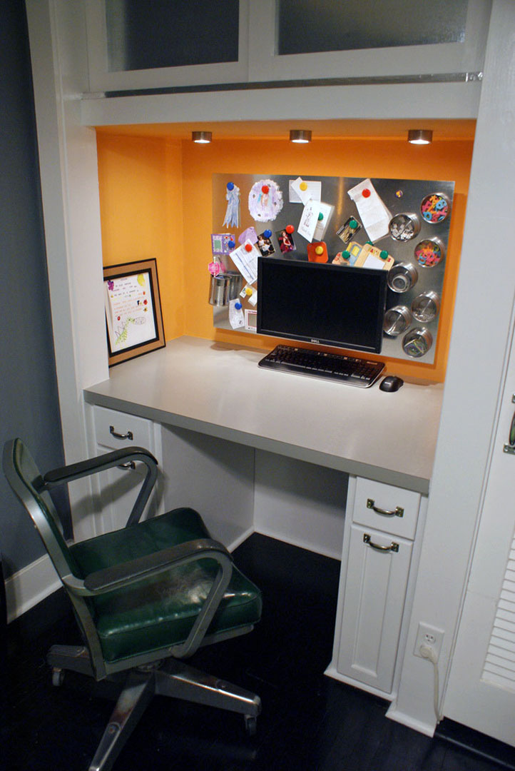2. The desk built-in into the niche
